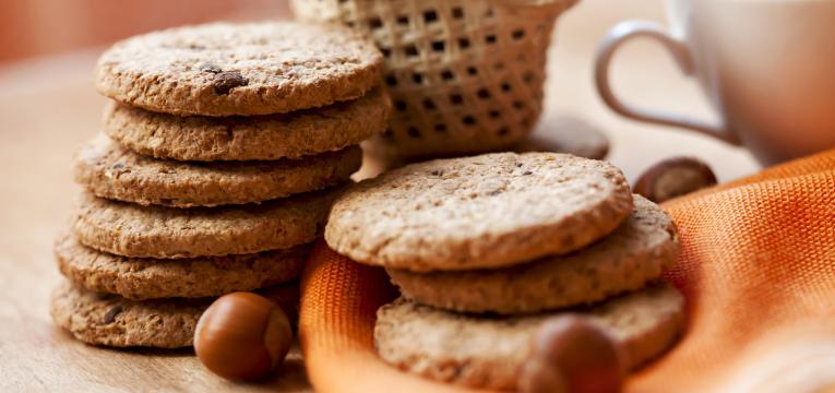 Bolachas de avelã com toque cítrico