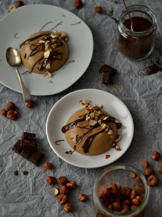 Panna cotta de café com chocolate e avelãs (vegan)